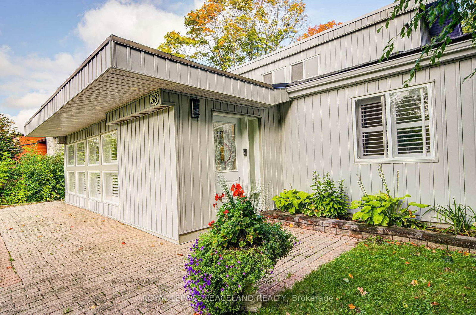 38 Lakeview Avenue • Whitchurch-Stouffville, ON photo 4