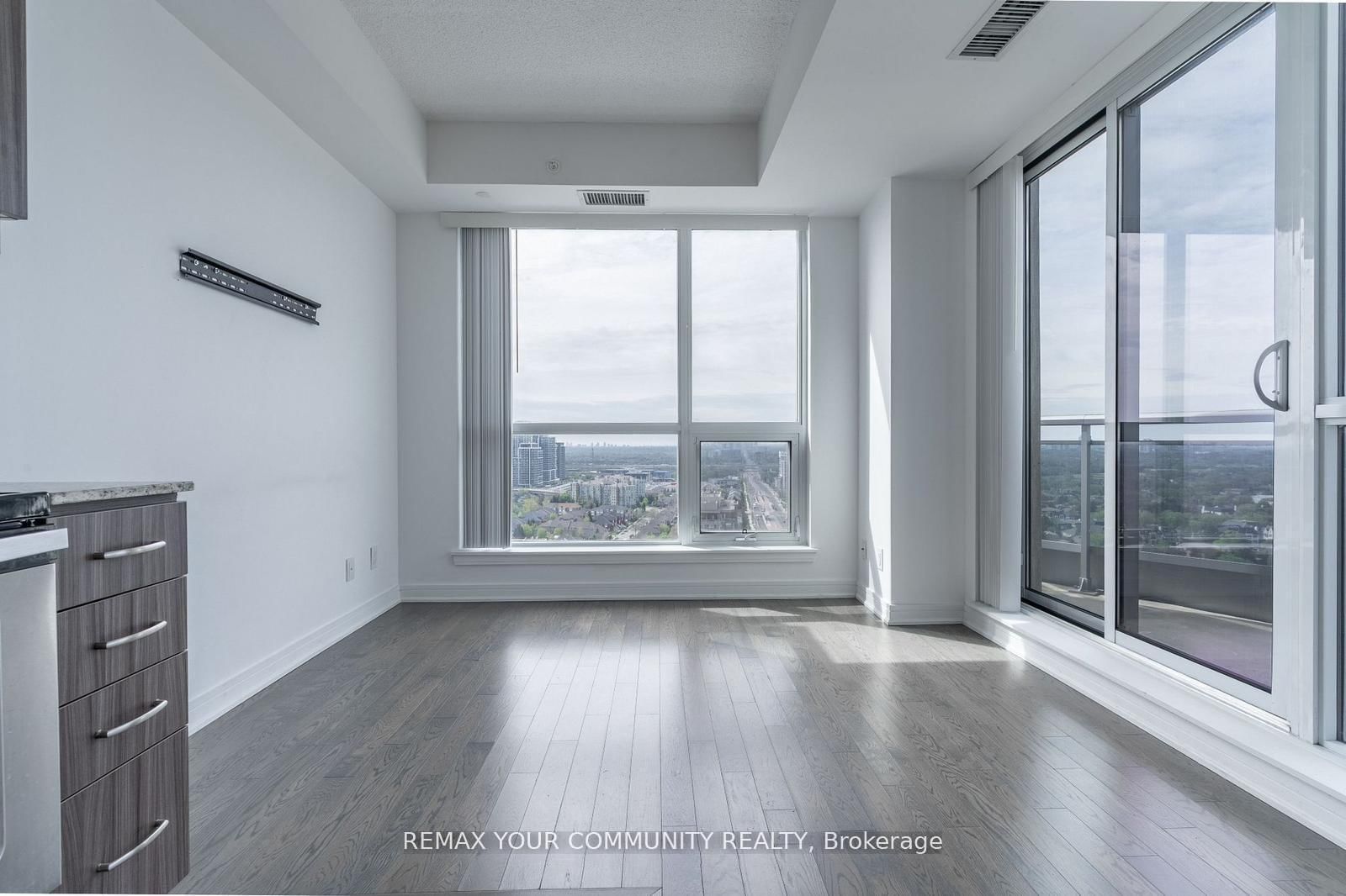 9201 Yonge Street, Unit 2209 - Photo 3