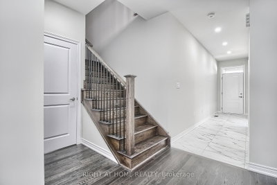 31 Dorothy Caine Crescent — more photos