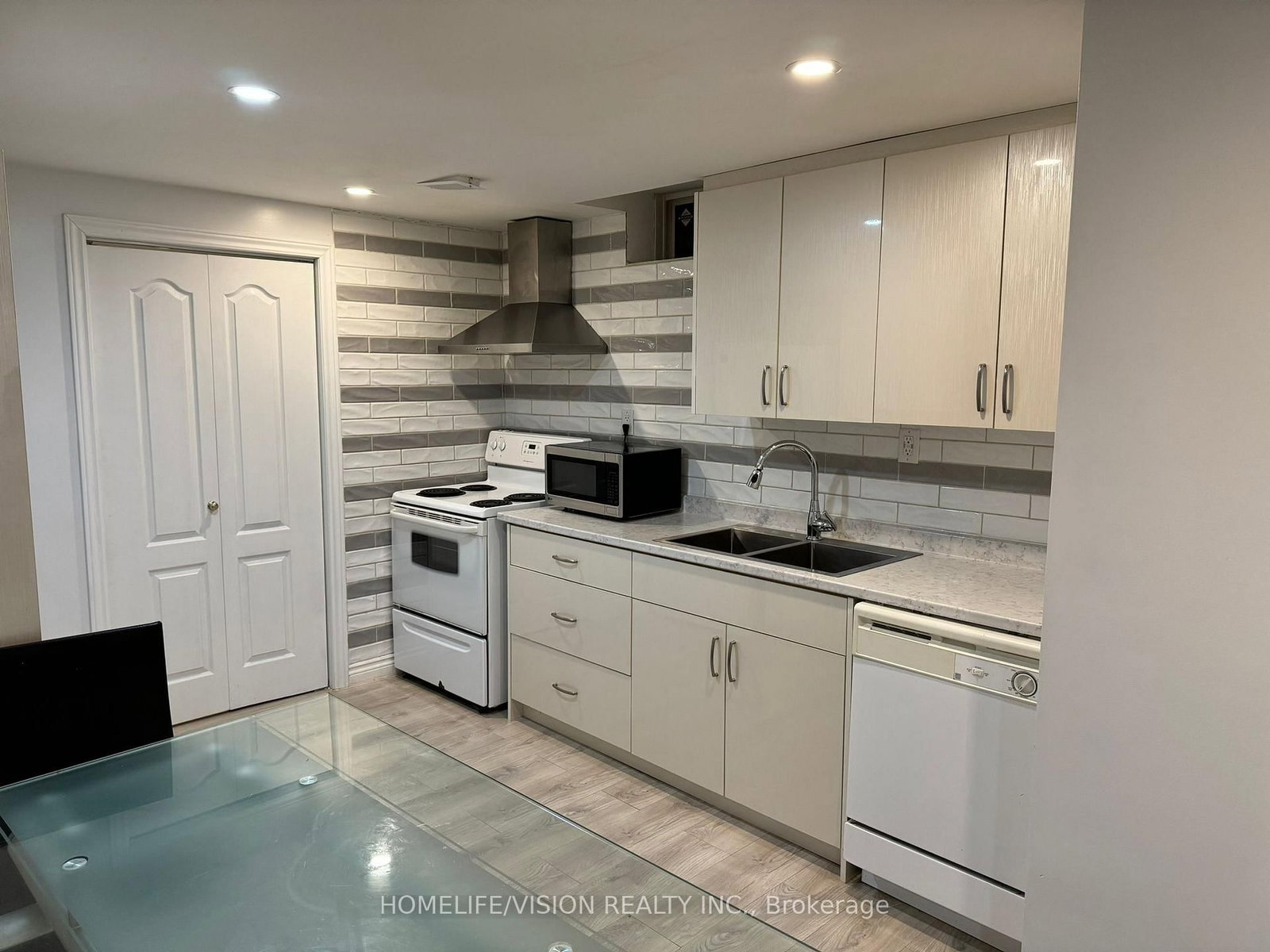 133 Austinpaul Drive, Unit Lower - Photo 7