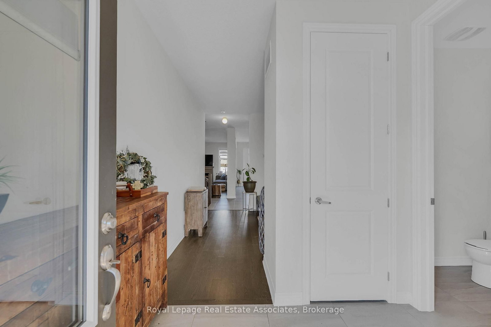 1386 Davis Loop • Innisfil, ON photo 5