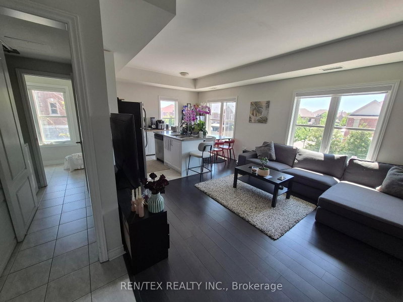 217 - 3905 Major Mackenzie Drive