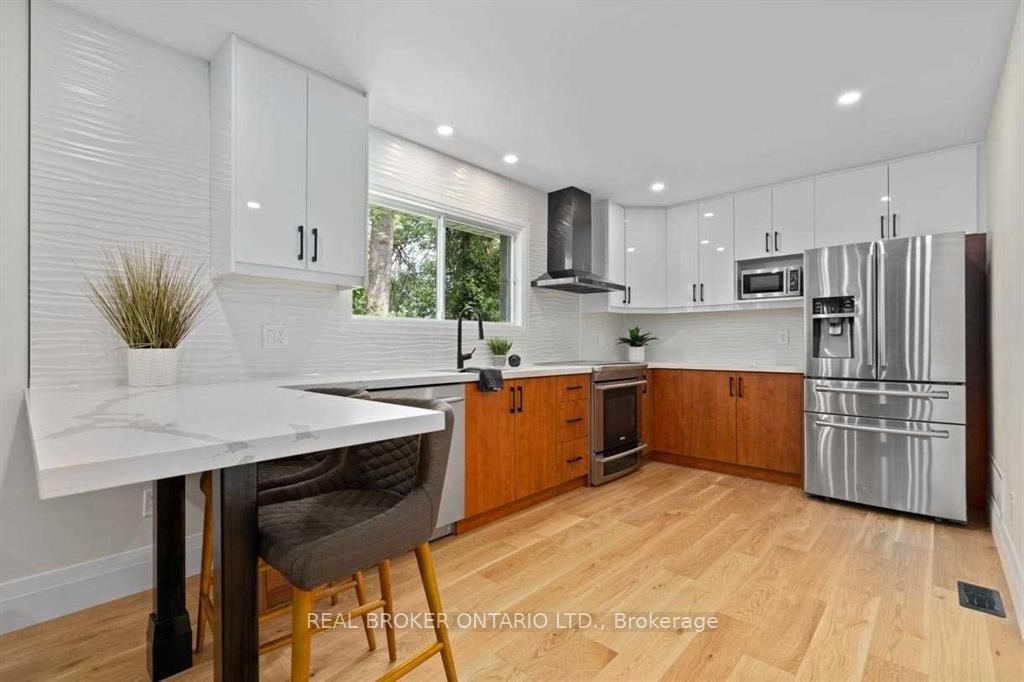943 Barry Avenue • Innisfil, ON photo 35