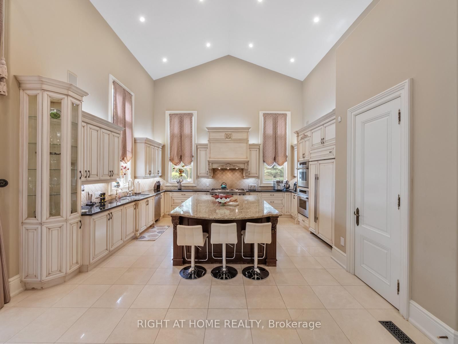 100 Rocmary Place • Vaughan, ON photo 10