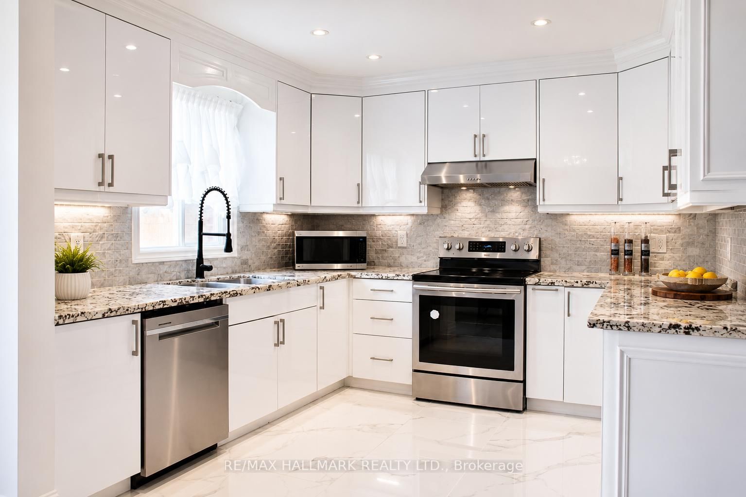 92 E Weldrick Road • Richmond Hill, ON photo 10
