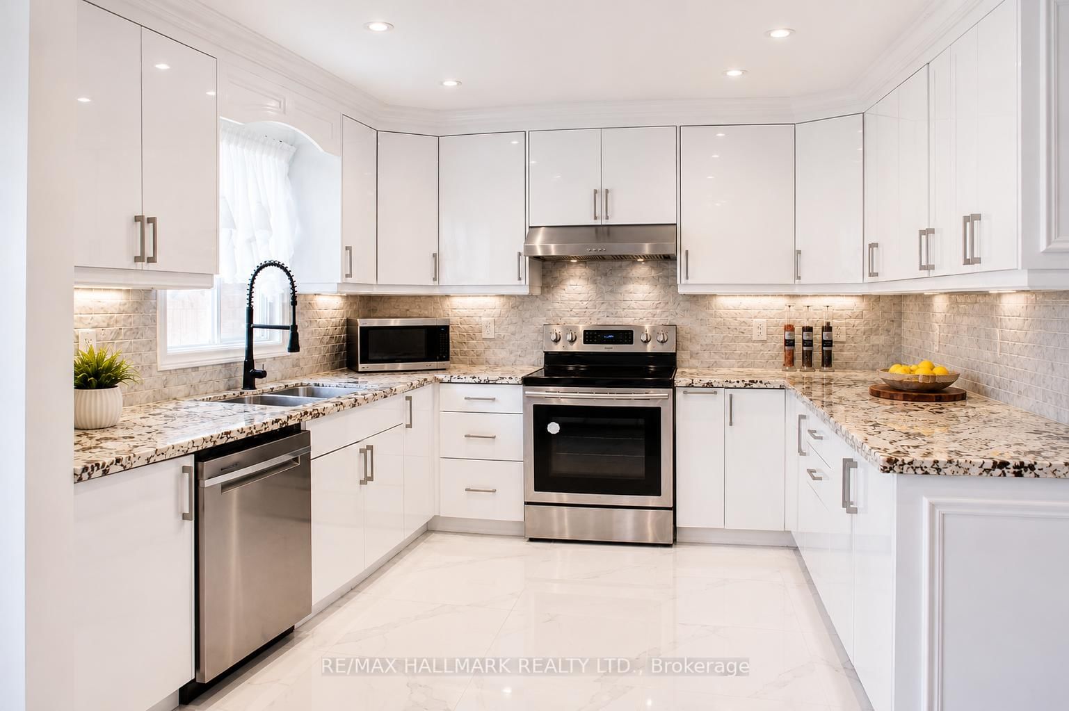 92 E Weldrick Road • Richmond Hill, ON photo 11