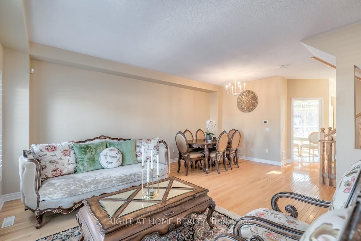 63 Snowy Meadow Avenue • Richmond Hill, ON photo 6
