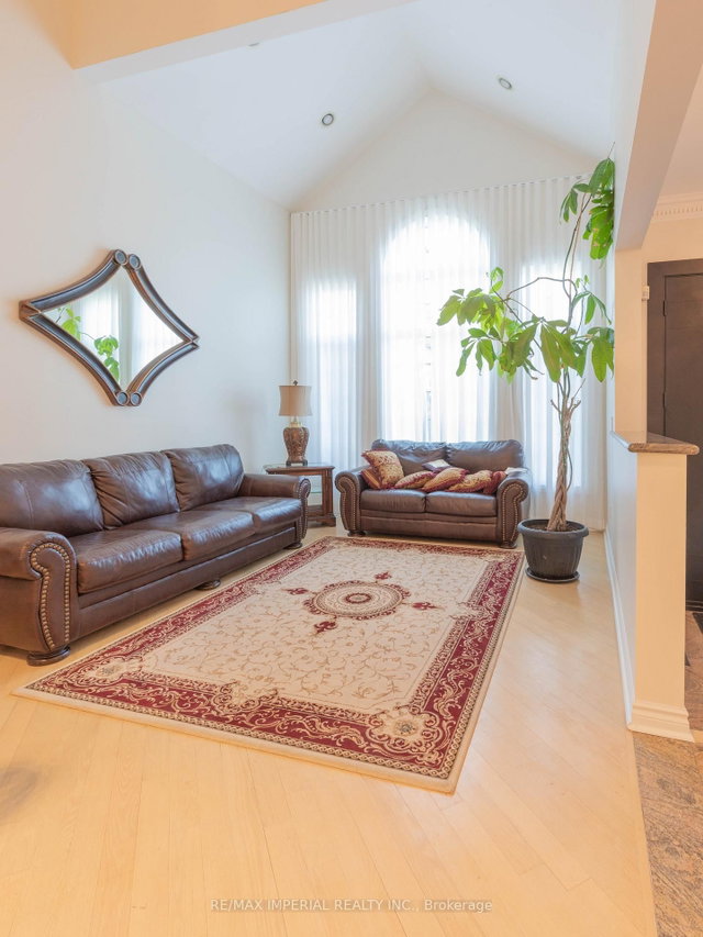 2 Farnham Drive