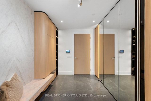 418 - 399 Royal Orchard Boulevard