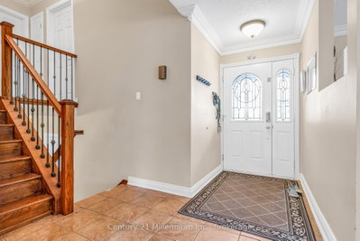 43 Stoddart Drive • #Drive • Aurora, ON photo 8