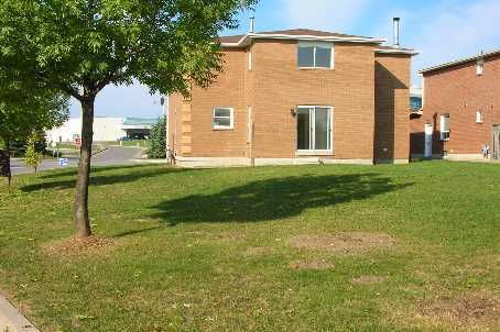 57 Yorkland St, Richmond Hill, L4C9Z4 | Image 2