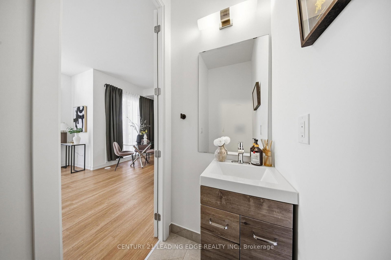 2 Steckley House Ln Lane • #909 • Richmond Hill, ON photo 17