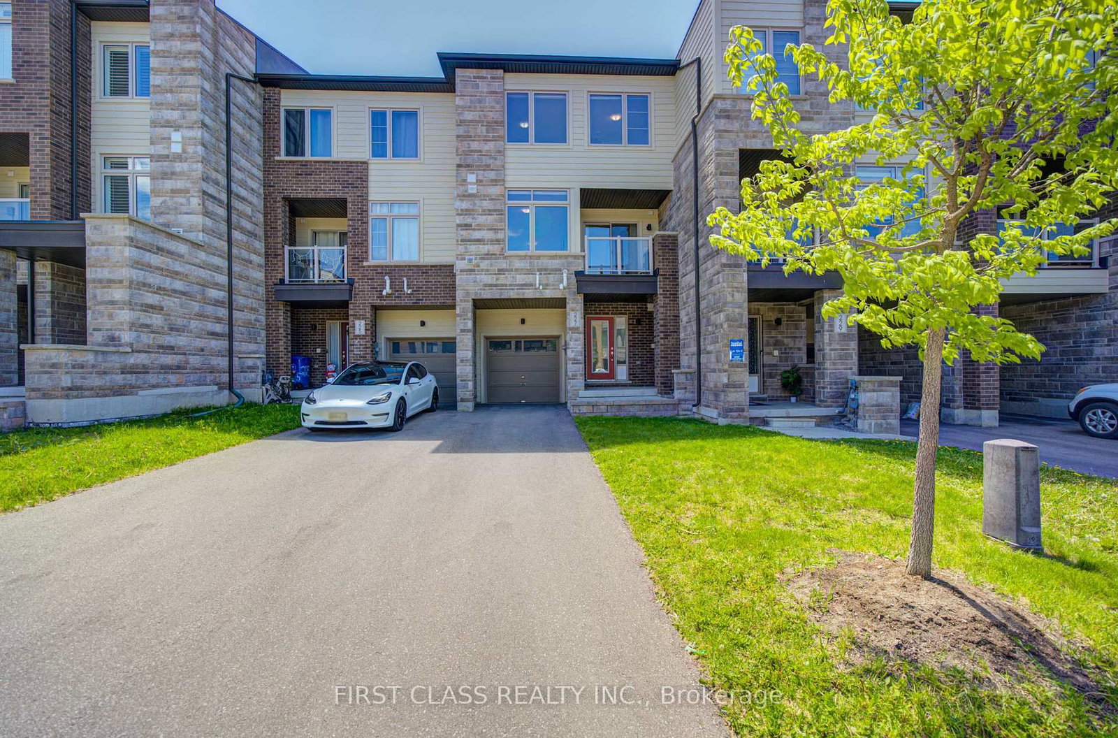 Property at 227 Vivant