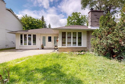 6-bed Detached House · 128 Woodward Ave