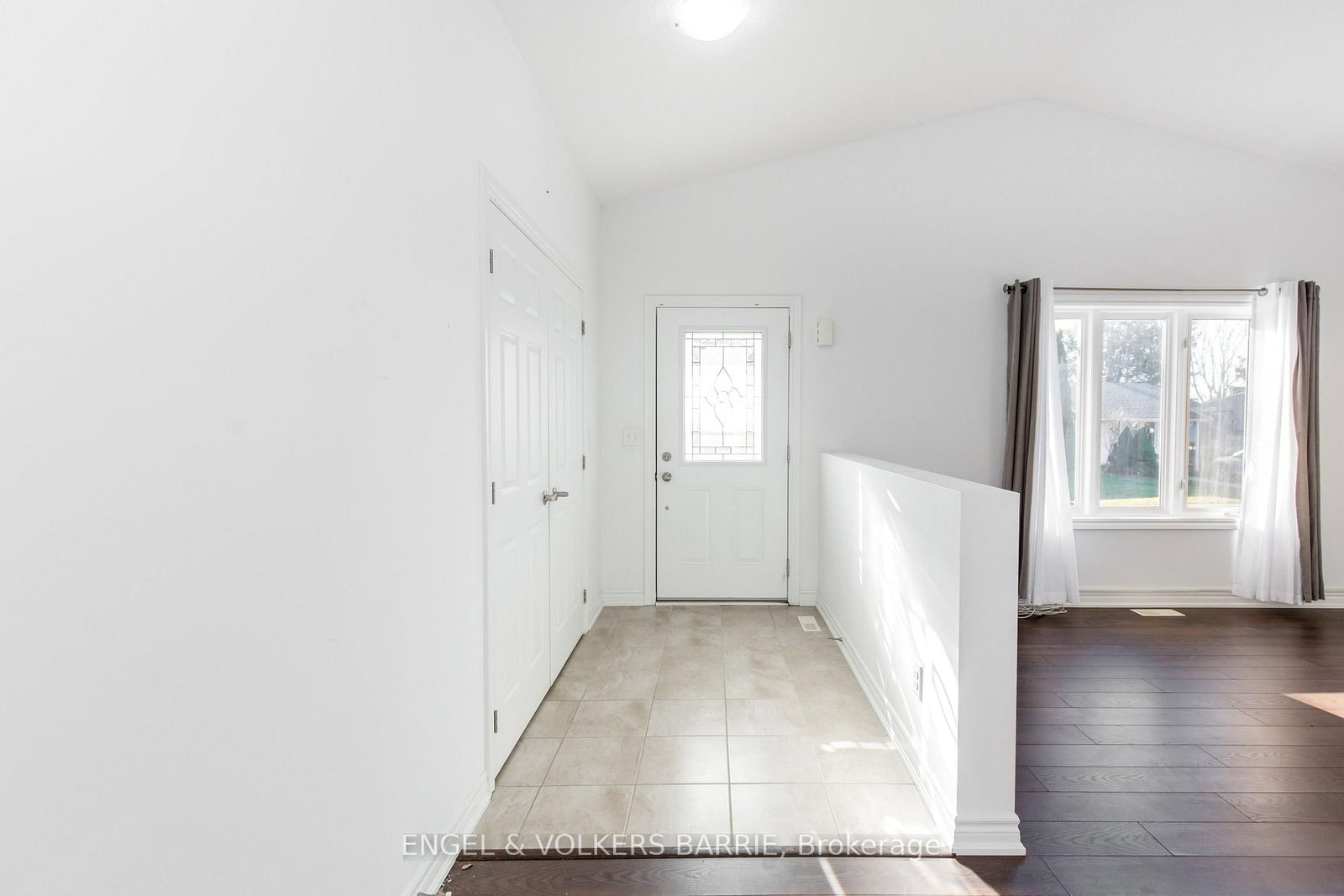38 Linden Lane • Innisfil, ON photo 2
