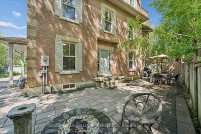 13 E J Lennox Way • Markham, ON photo 2
