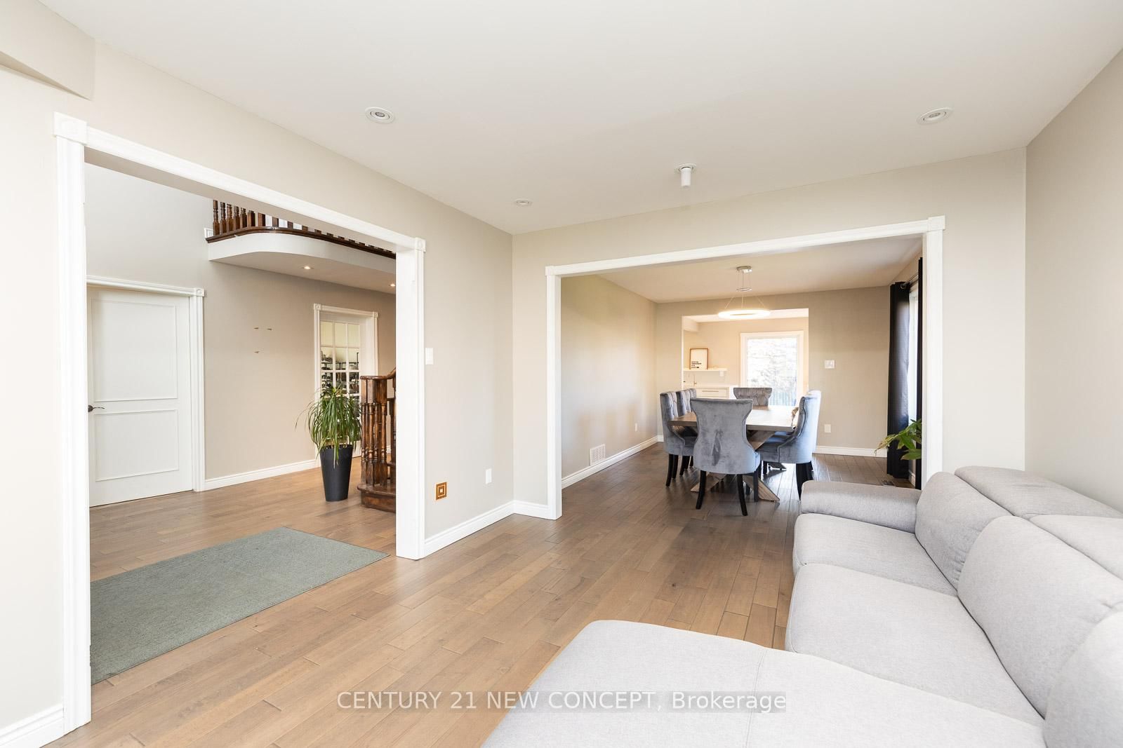 40 Marchwood Crescent • Richmond Hill, ON photo 7