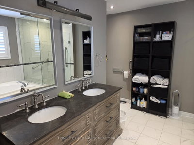 19 Bruce Thomson Drive • Markham, ON photo 5