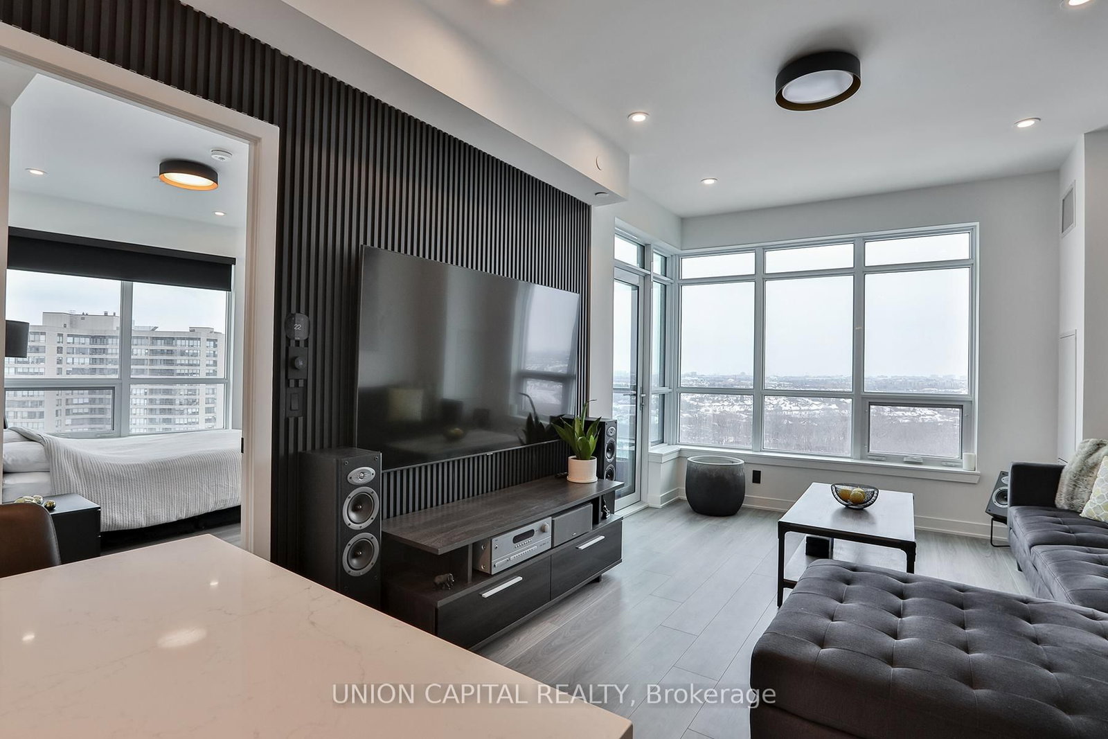 30 Upper Mall Way • #1002 • Vaughan, ON photo 4