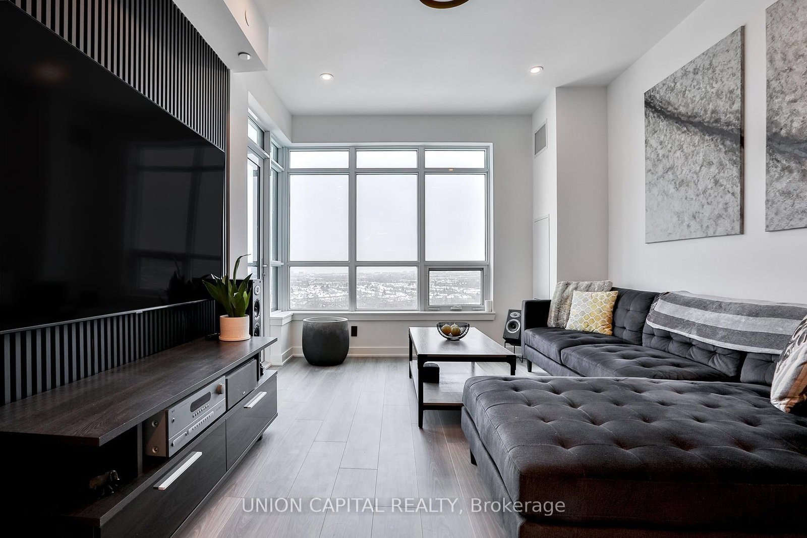 30 Upper Mall Way • #1002 • Vaughan, ON photo 5