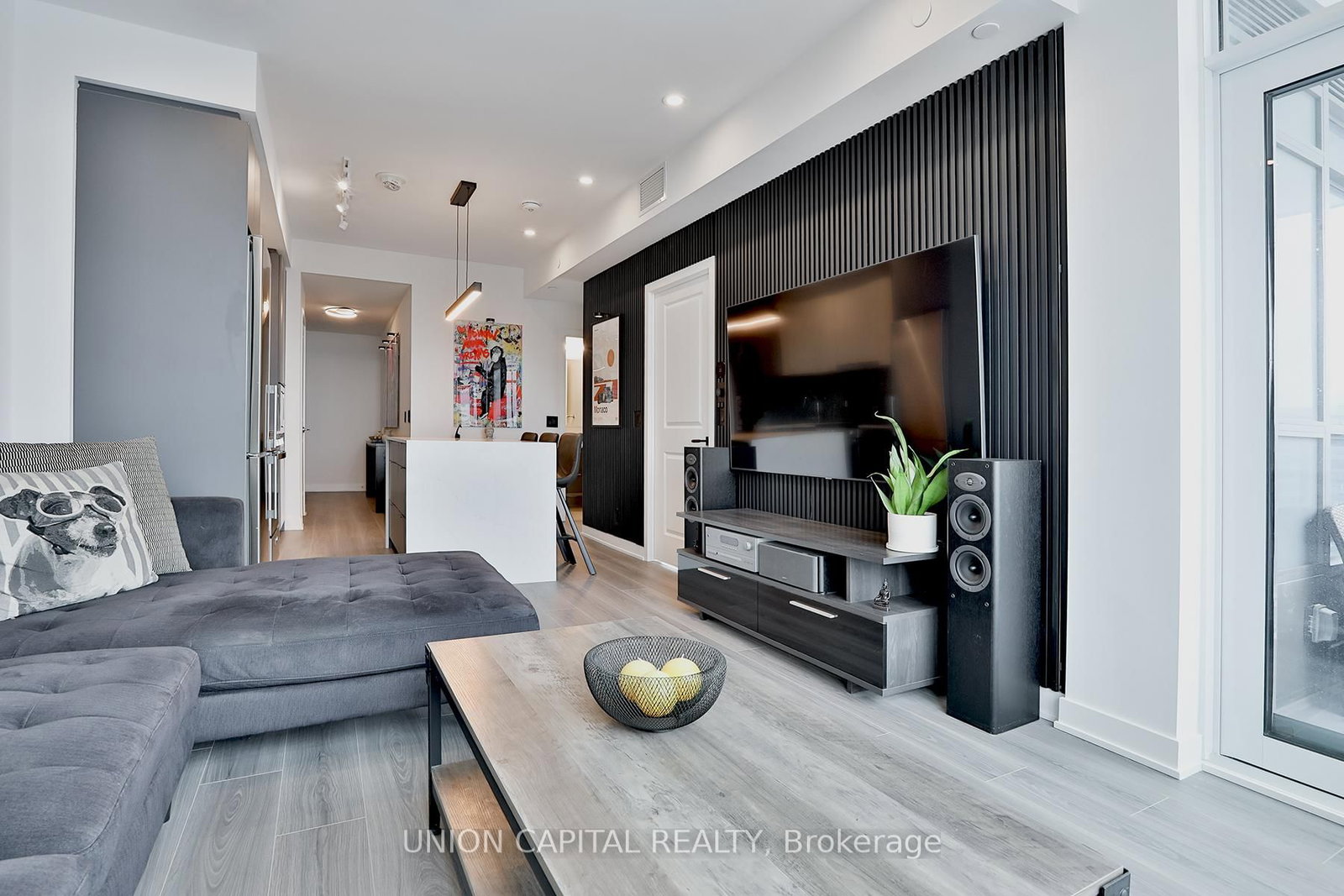 30 Upper Mall Way • #1002 • Vaughan, ON photo 6
