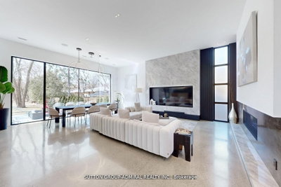 126 WOOD Lane • Richmond Hill, ON photo 8
