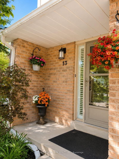 3-bed Townhouse, Condo · 115 Avenue Rd