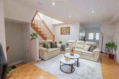 90 Ronan Crescent — photo 5