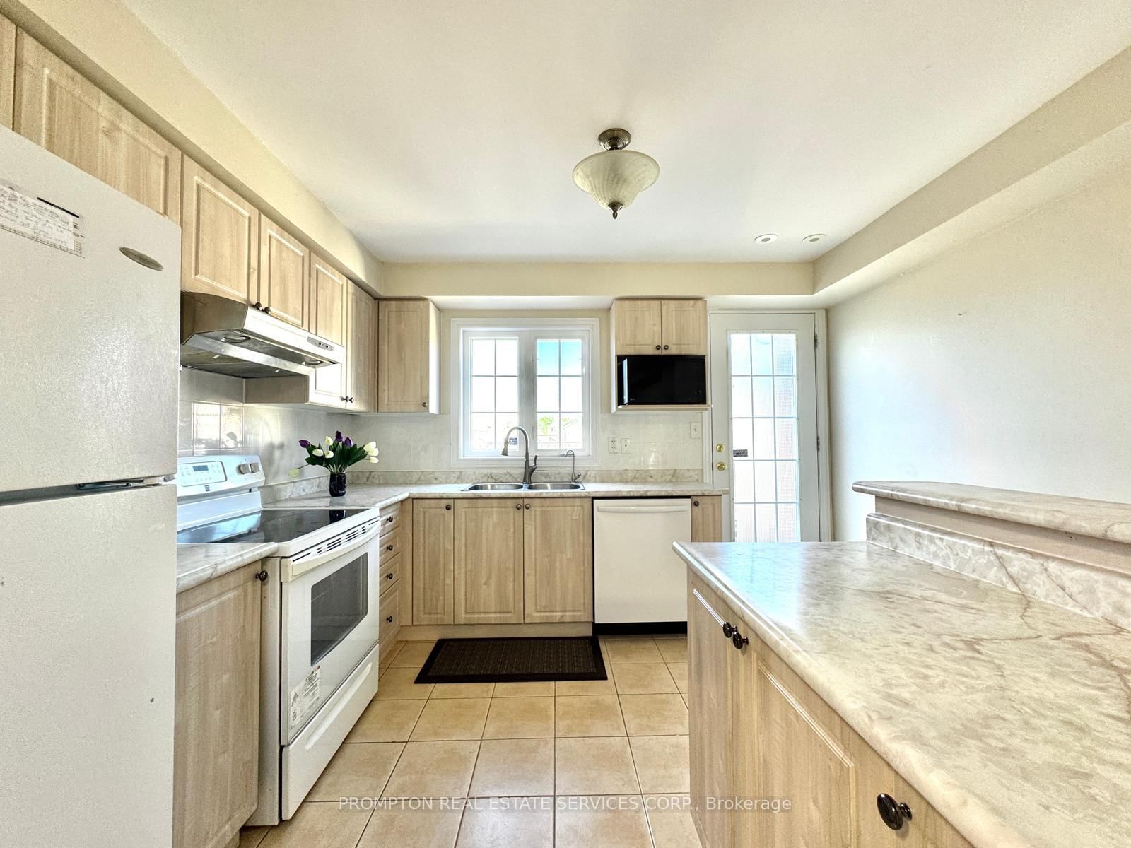 2516 Bur Oak Avenue • Markham, ON photo 3