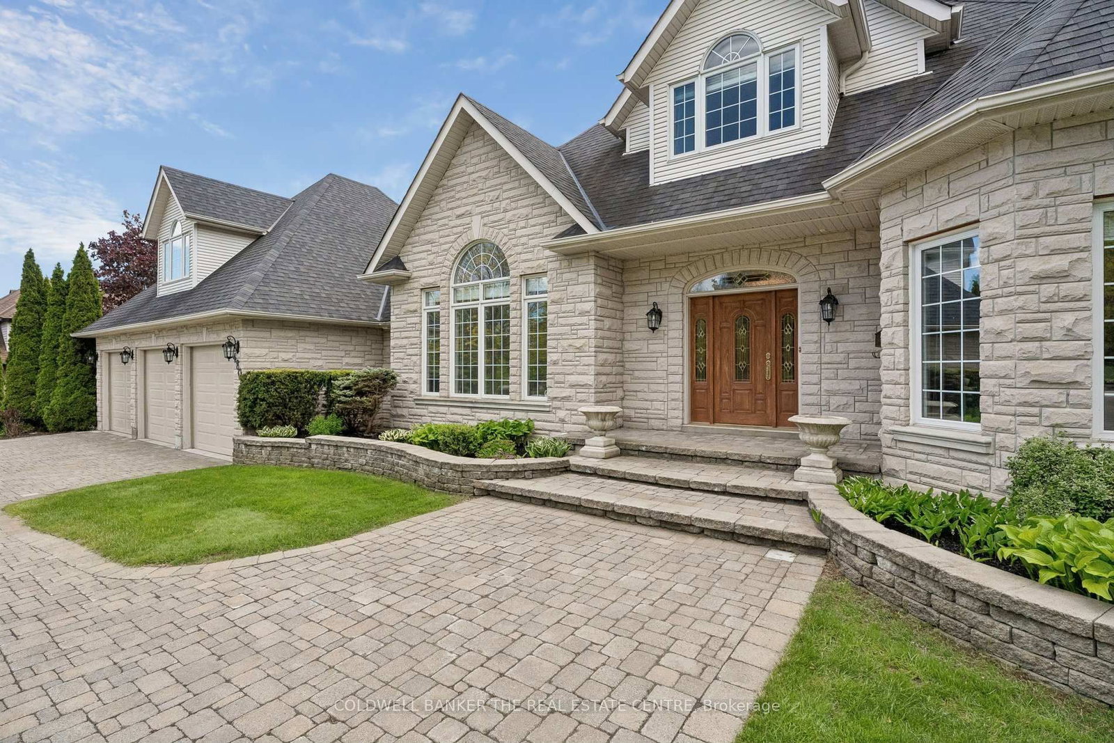 480 Coventry Hill Trail • Newmarket, ON photo 2