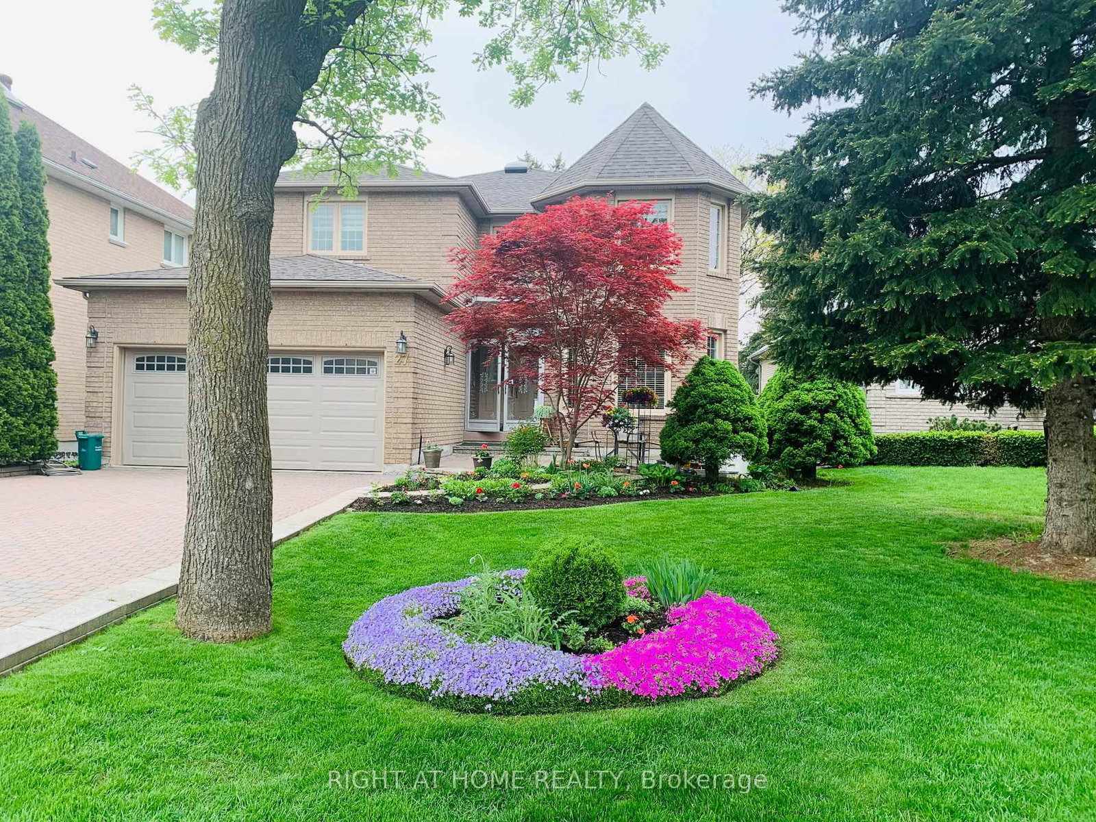 27 Addison Street • Richmond Hill, ON photo 1