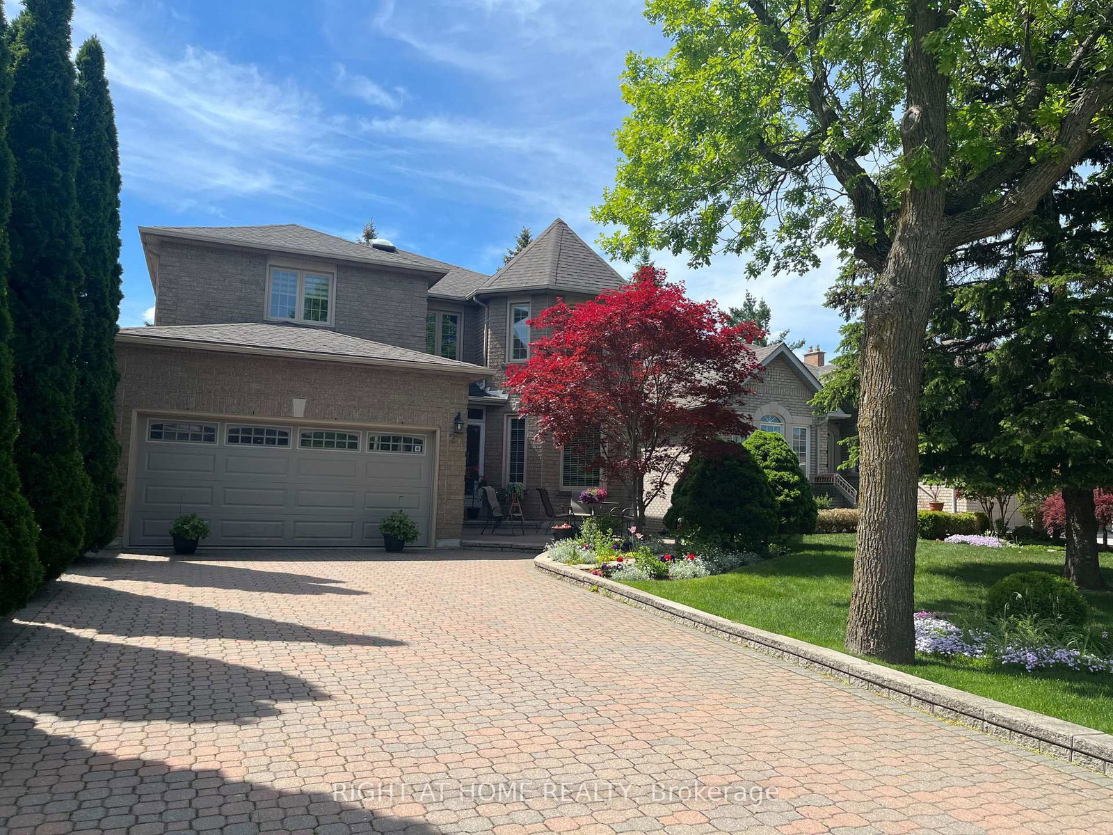 27 Addison Street • Richmond Hill, ON photo 2