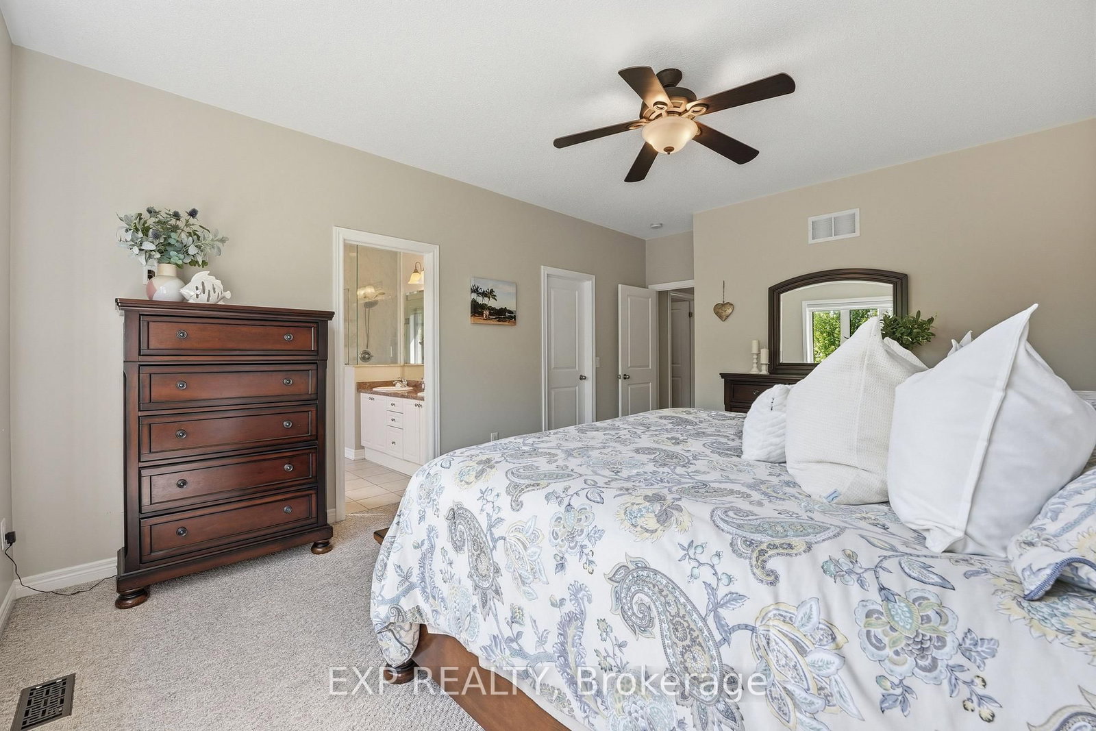 25 Manor Forest Road • East Gwillimbury, ON photo 16