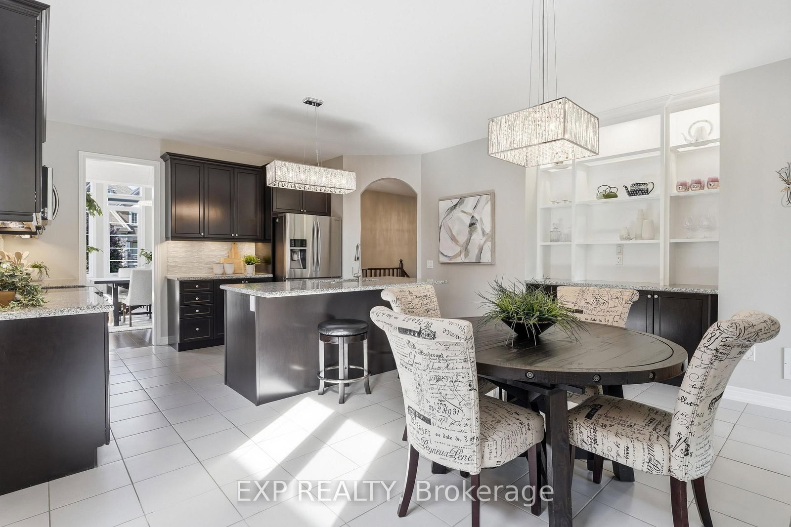 25 Manor Forest Road • East Gwillimbury, ON photo 9