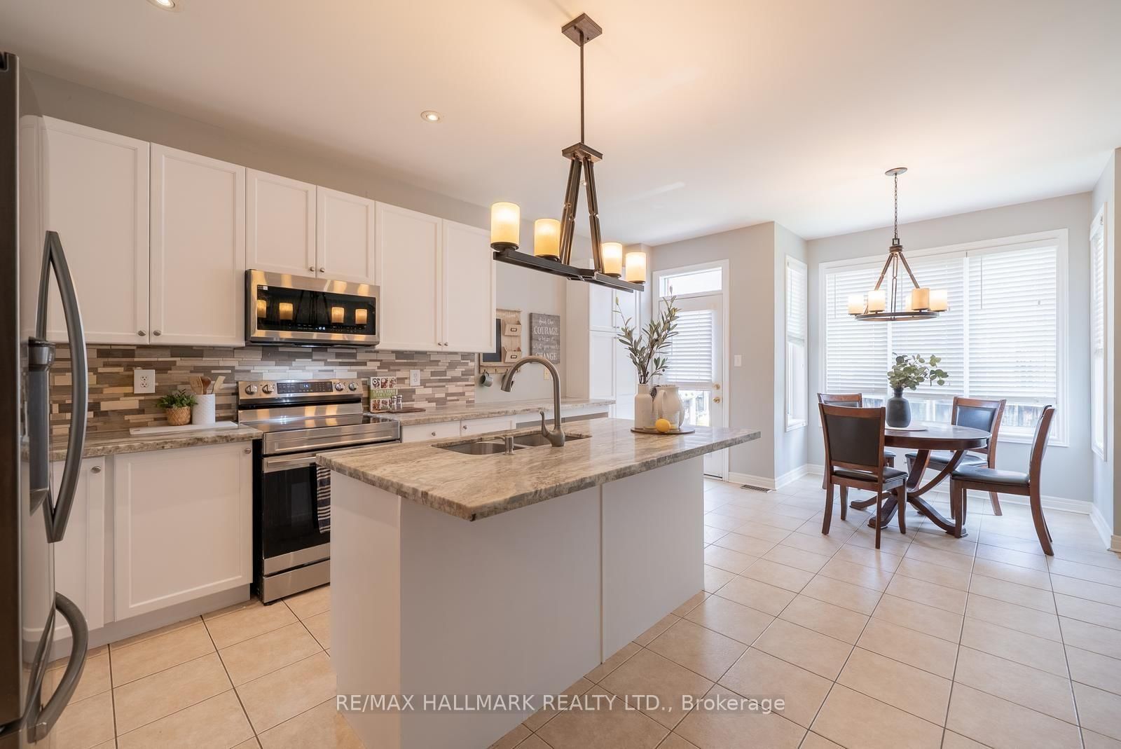 43 Horsedreamer Lane • Whitchurch-Stouffville, ON photo 8
