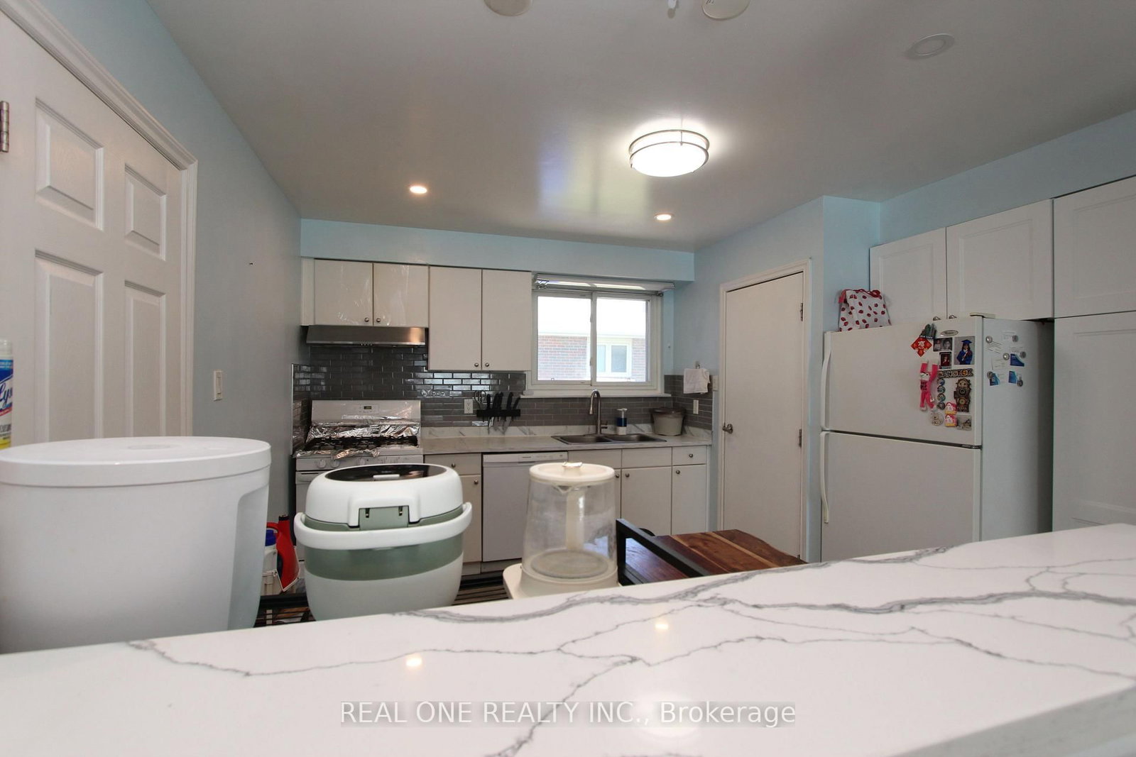 25 Bigwin Drive • Aurora, ON photo 9