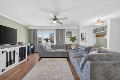 271 Lakeland Crescent — photo 6