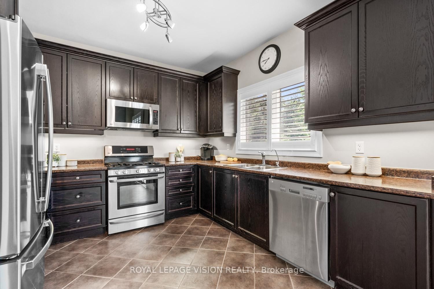 27 Ida Jane Grove • Whitchurch-Stouffville, ON photo 4