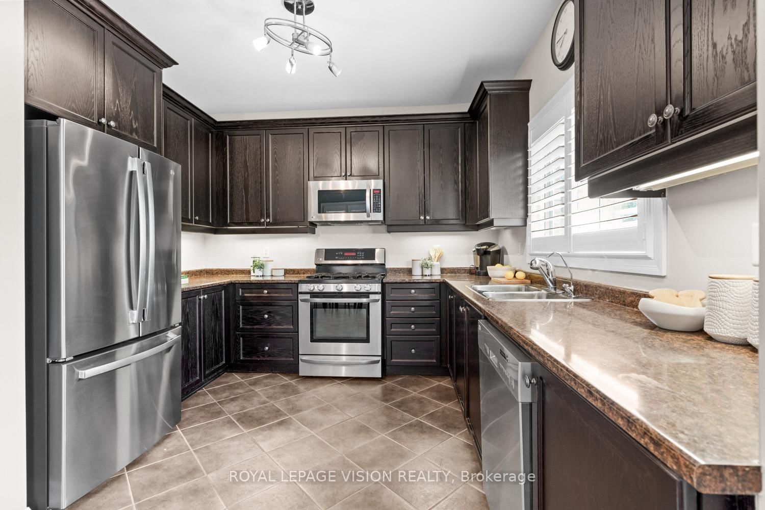 27 Ida Jane Grove • Whitchurch-Stouffville, ON photo 5