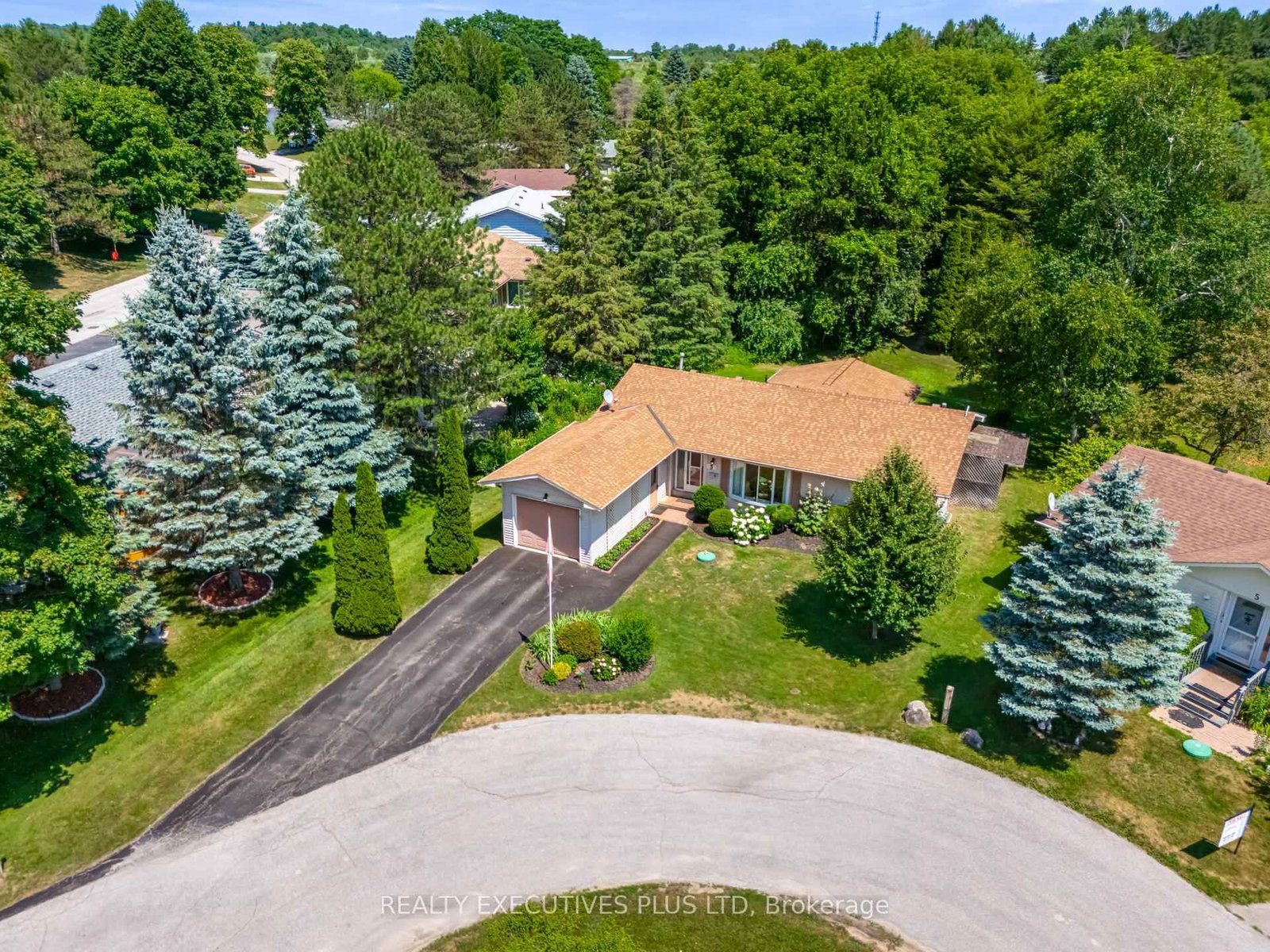 3 Pineview Court • New Tecumseth, ON photo 5