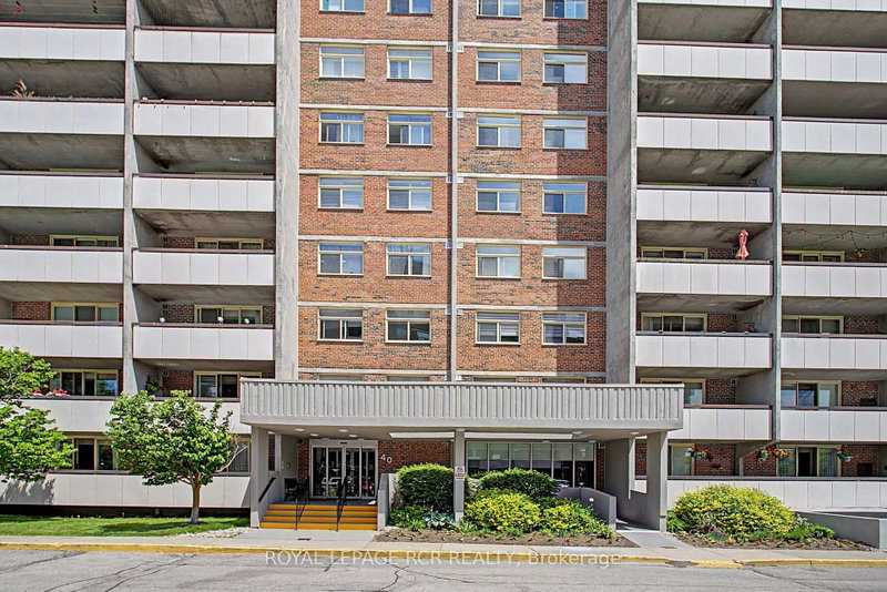 1011 - 40 William Roe Boulevard