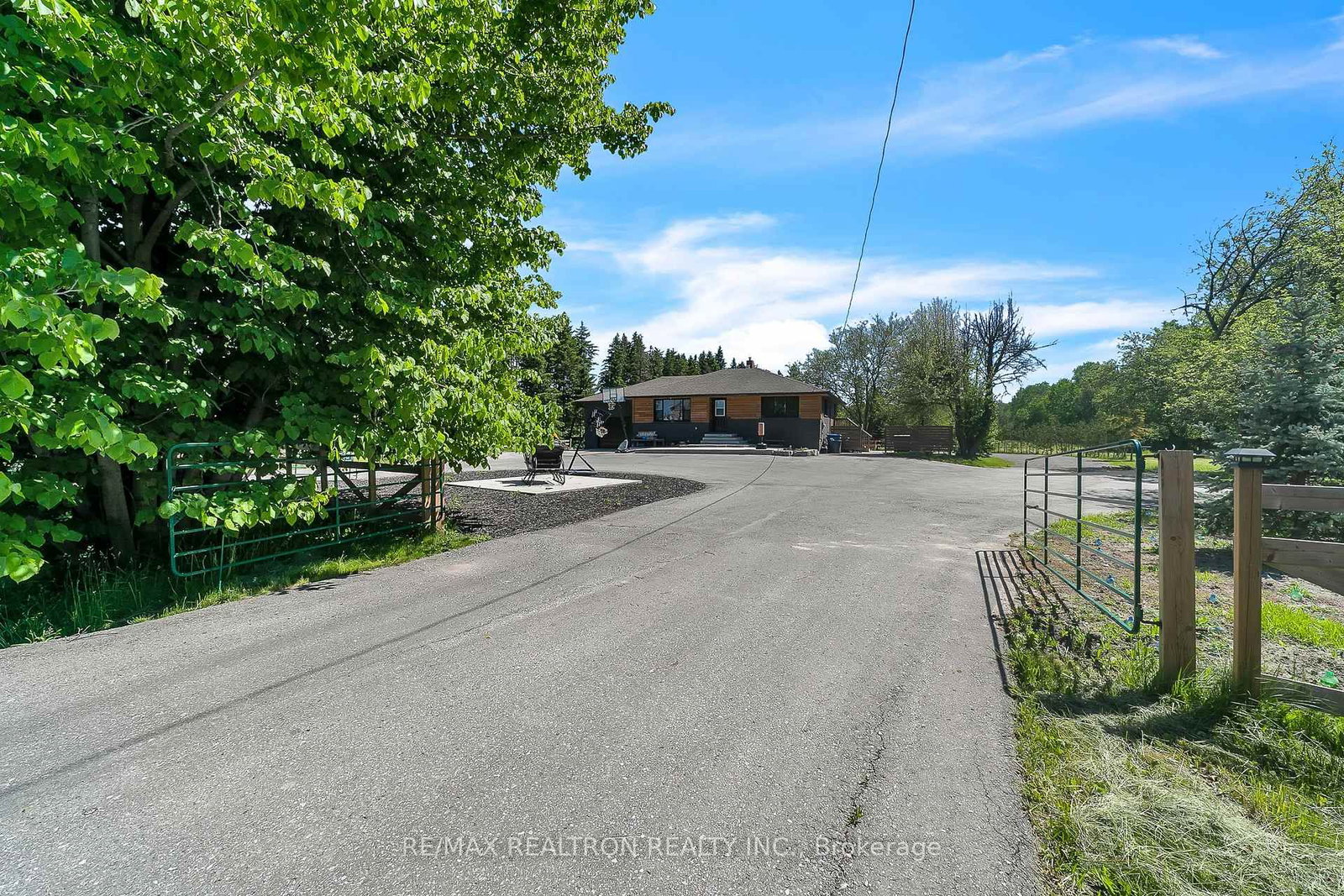 18367 Keele Street • King, ON photo 18