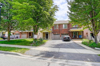 969 Oaktree Crescent