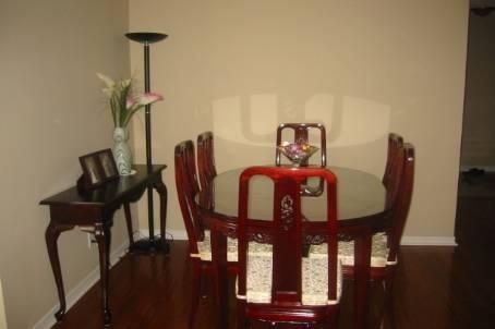 604 - 330 Red Maple Rd, Richmond Hill, L4C0T6 | Image 3