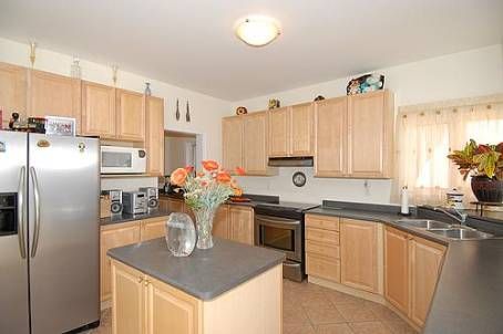 123 Selwyn Rd, Richmond Hill, L4E5E3 | Image 3