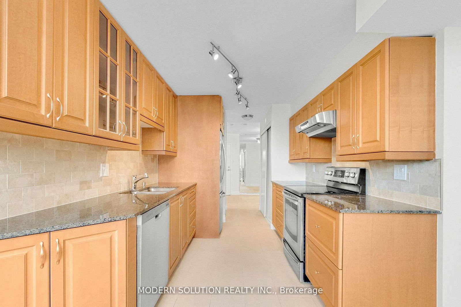 32 Clarissa Drive • #426 • Richmond Hill, ON photo 17