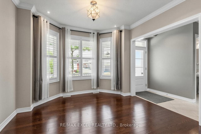 25 Demott Avenue