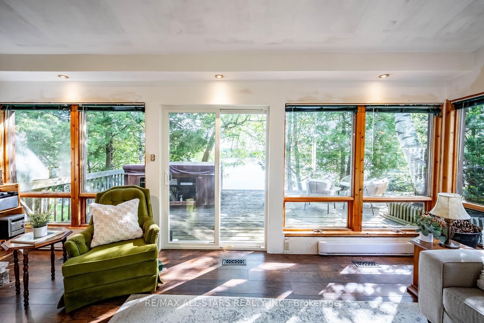 5720 Lakeshore Road