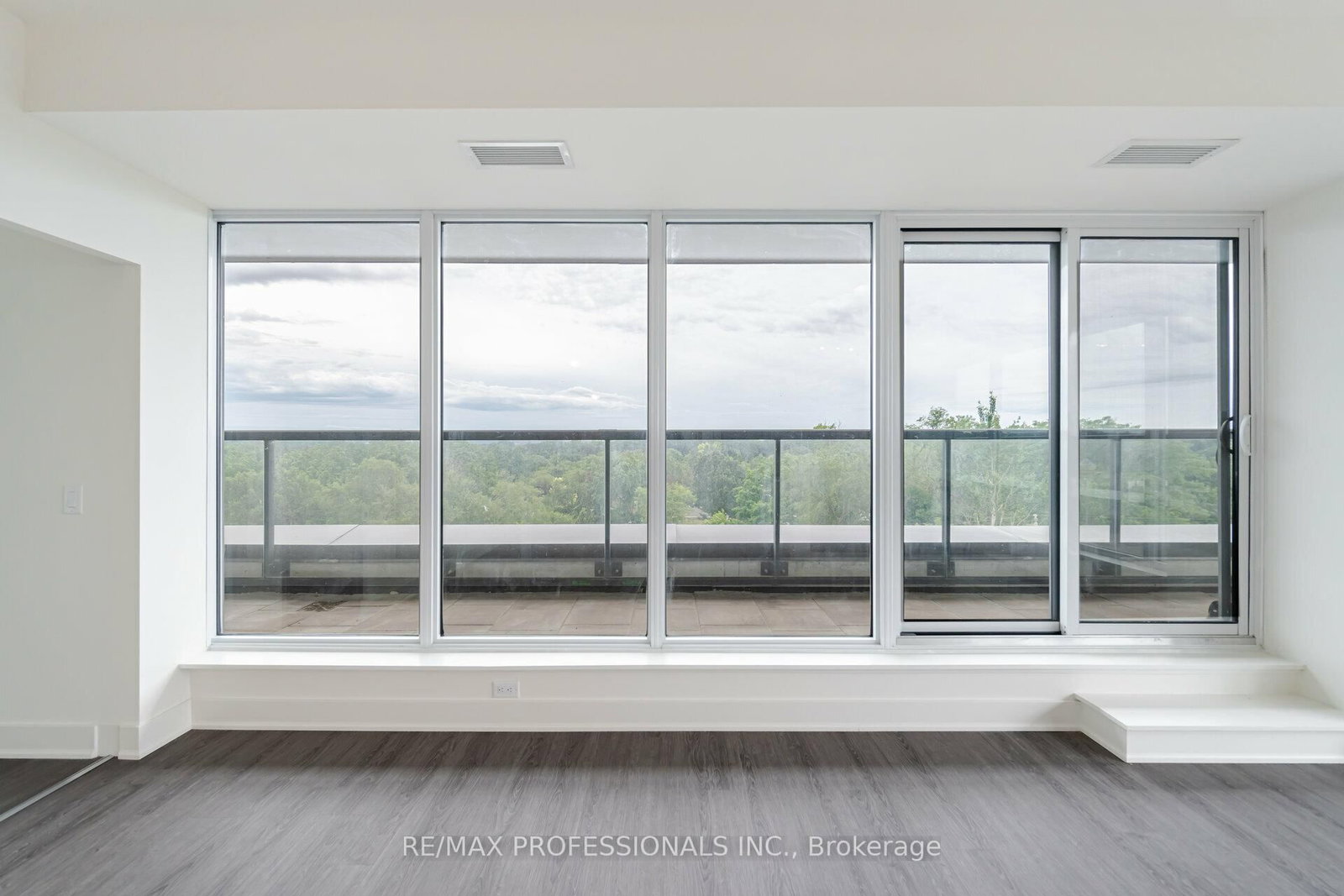 185 Deerfield Road • #504 • Newmarket, ON photo 11