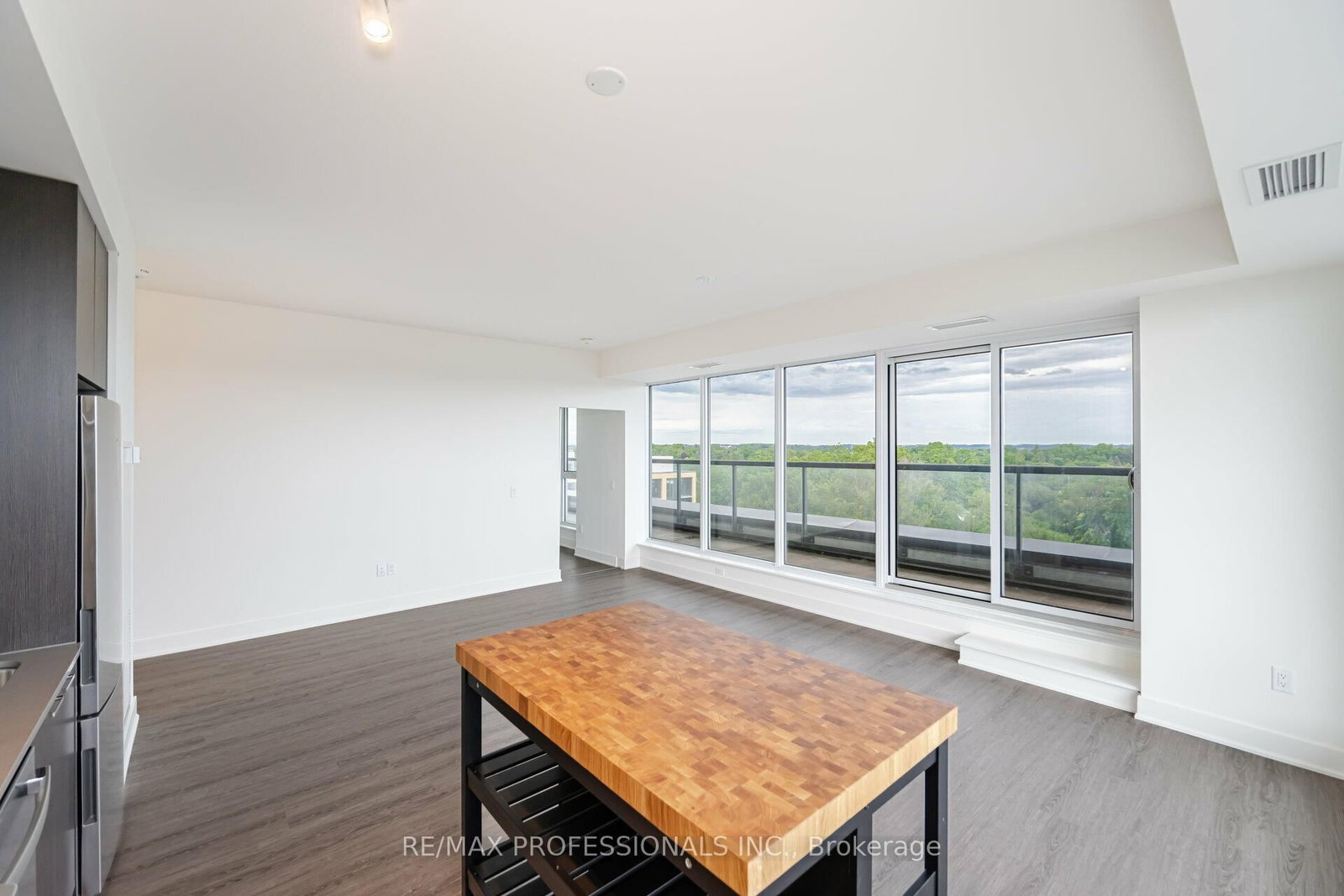 185 Deerfield Road • #504 • Newmarket, ON photo 14